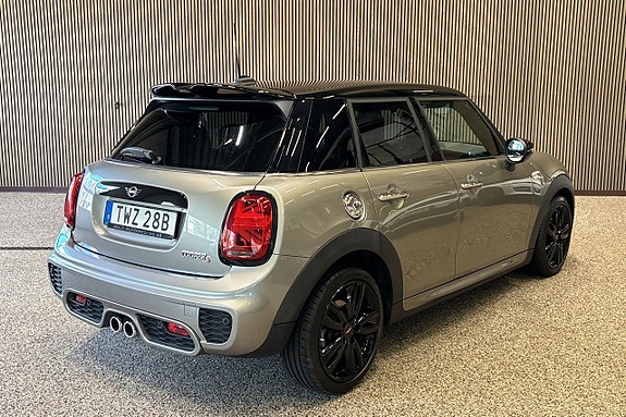 MINI Cooper S 4 of 11