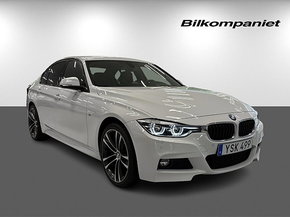 BMW 320i 3 of 30