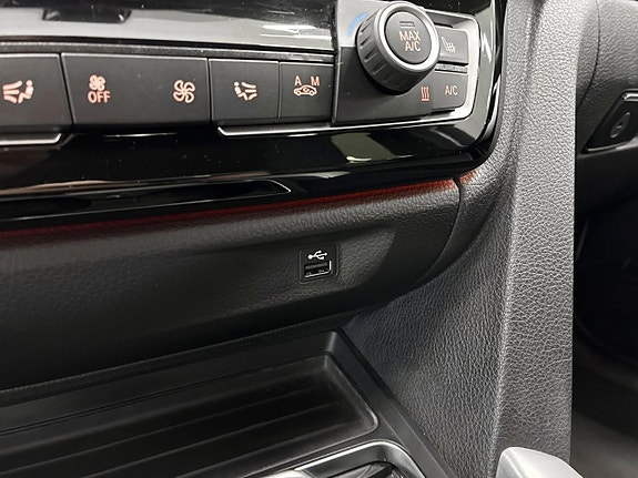 BMW 320i 18 of 30