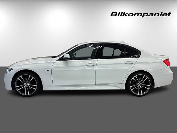 BMW 320i 4 of 30