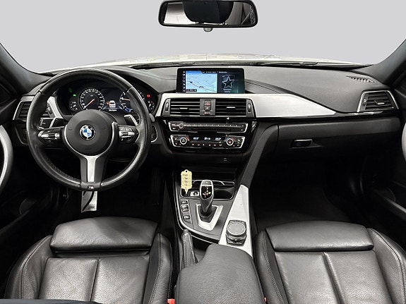 BMW 320i 7 of 30
