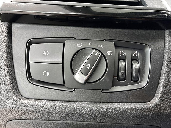 BMW 320i 21 of 30