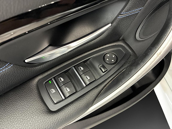 BMW 320i 23 of 30
