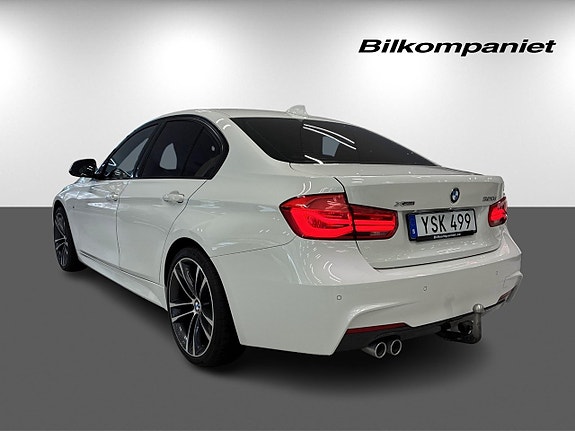 BMW 320i 5 of 30