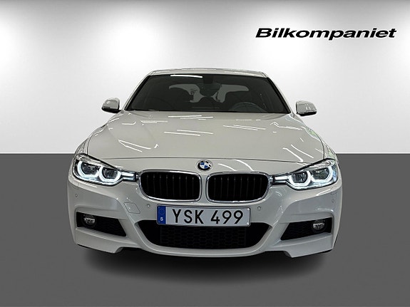 BMW 320i 2 of 30