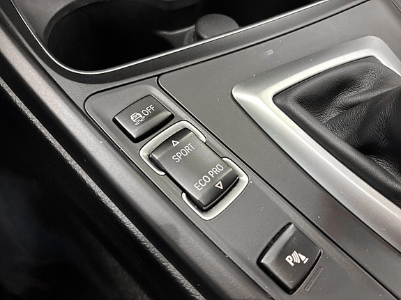 BMW 320i 20 of 30