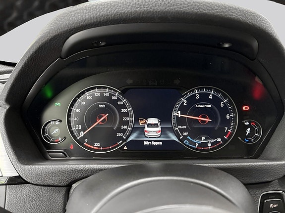BMW 320i 11 of 30