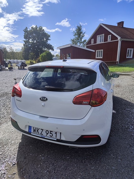 Kia Ceed 3 of 10