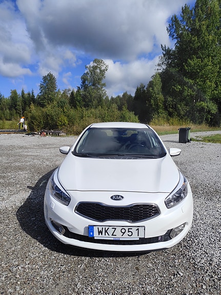 Kia Ceed 2 of 10