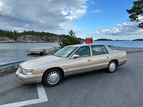 Cadillac Deville 2 of 6