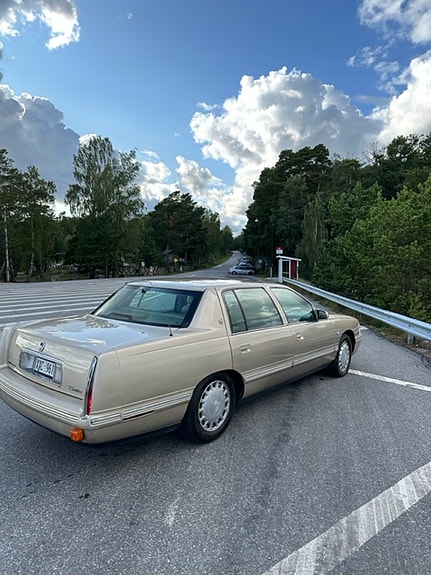 Cadillac Deville 6 of 6