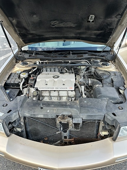 Cadillac Deville 4 of 6