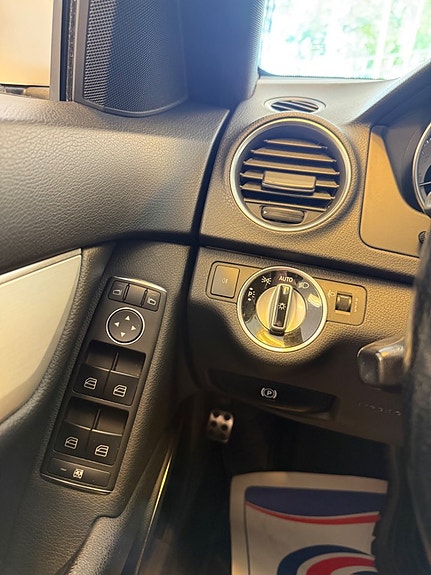 Mercedes-Benz C220 12 of 15