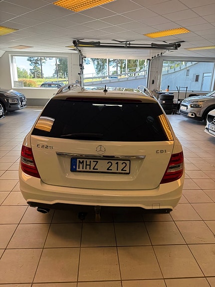 Mercedes-Benz C220 6 of 15