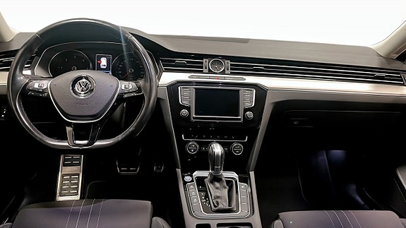Volkswagen Passat Alltrack 10 of 12
