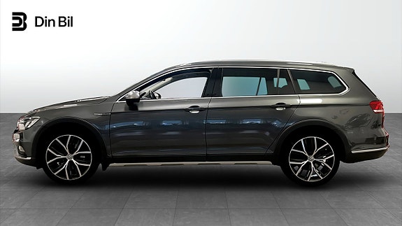 Volkswagen Passat Alltrack 2 of 12