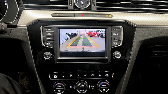 Volkswagen Passat Alltrack 9 of 12