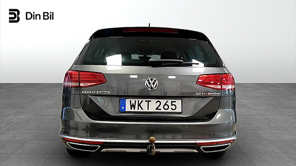 Volkswagen Passat Alltrack 5 of 12