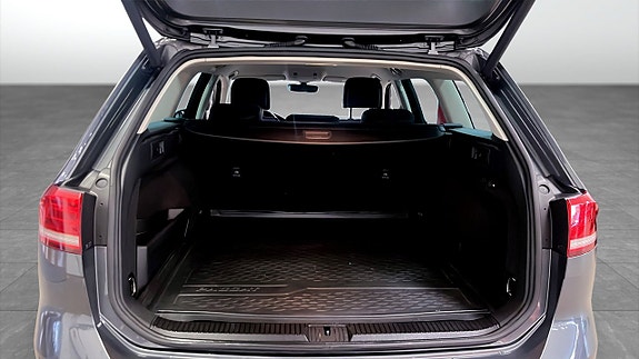 Volkswagen Passat Alltrack 12 of 12