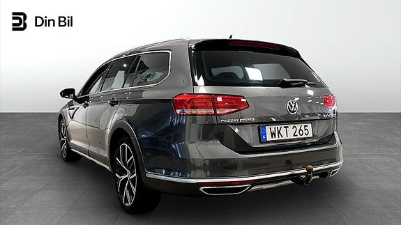 Volkswagen Passat Alltrack 3 of 12