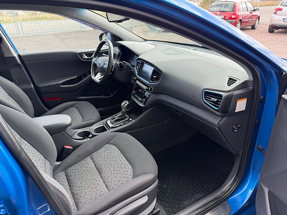 Hyundai IONIQ 15 of 29