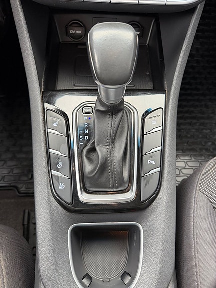 Hyundai IONIQ 27 of 29