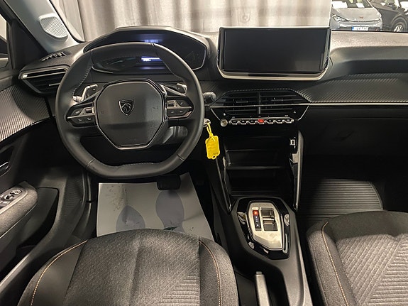 Peugeot 208 8 of 18