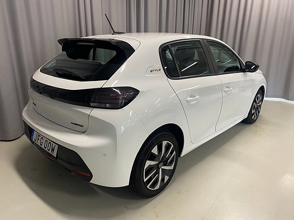 Peugeot 208 5 of 18