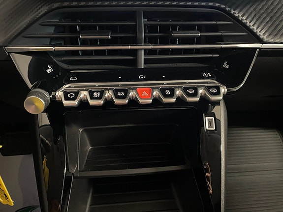 Peugeot 208 15 of 18