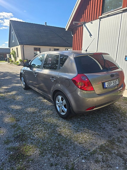 Kia Ceed 3 of 6