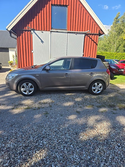 Kia Ceed 2 of 6
