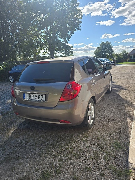 Kia Ceed 4 of 6