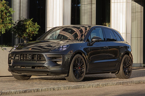 Porsche Macan GTS 2 of 10