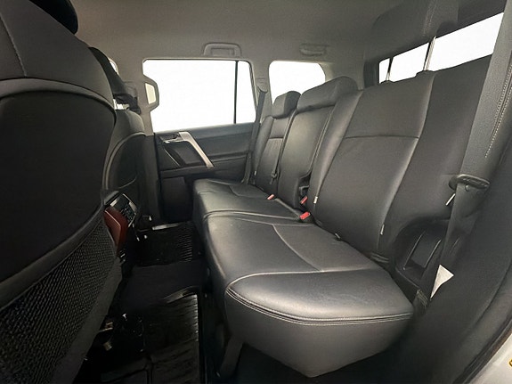 Toyota Land Cruiser 26 of 30