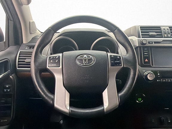 Toyota Land Cruiser 13 of 30