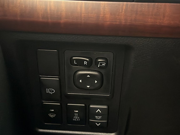 Toyota Land Cruiser 14 of 30