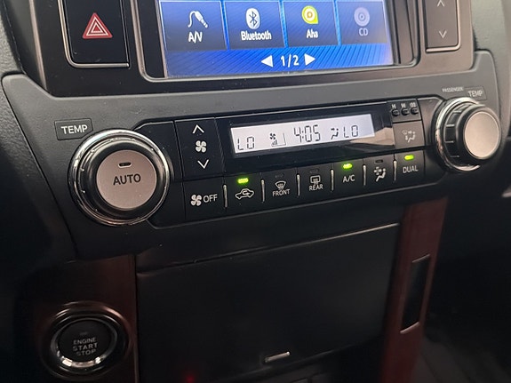 Toyota Land Cruiser 22 of 30