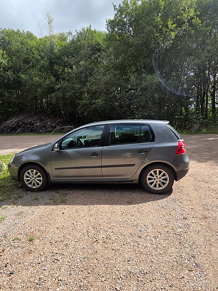 Volkswagen Golf V 2 of 5