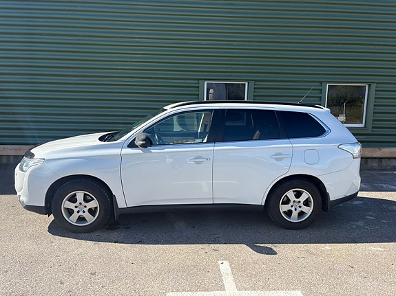 Mitsubishi Outlander 2 of 7