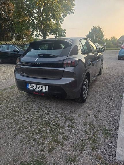 Peugeot 208 4 of 8