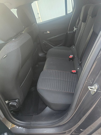 Peugeot 208 6 of 8