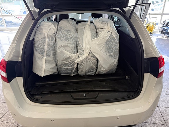 Peugeot 308 SW 9 of 15