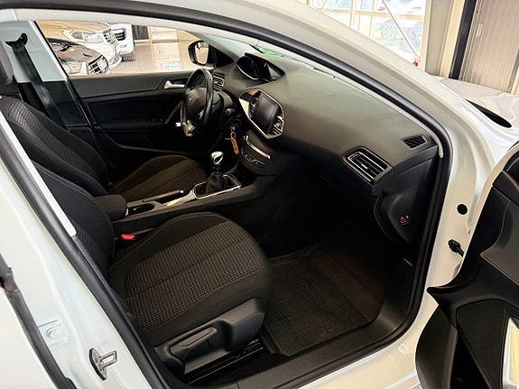 Peugeot 308 SW 10 of 15