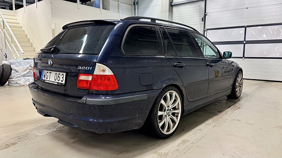 BMW 320 3 of 8