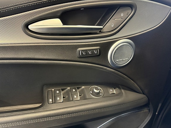 Alfa Romeo Stelvio 13 of 19