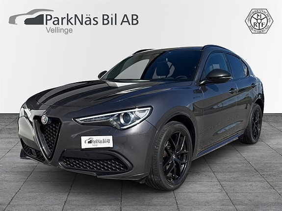 Alfa Romeo Stelvio 2 of 19