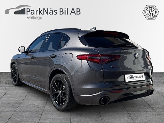 Alfa Romeo Stelvio 3 of 19