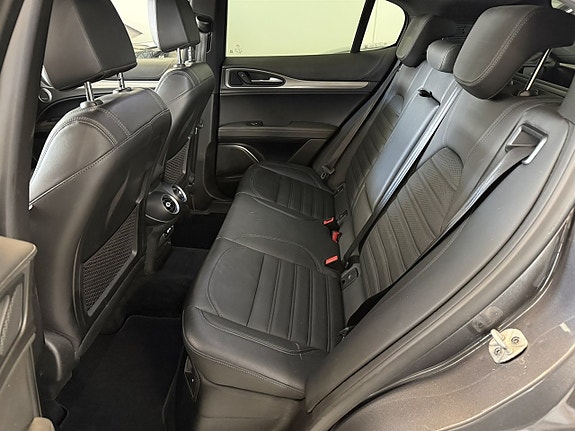 Alfa Romeo Stelvio 6 of 19