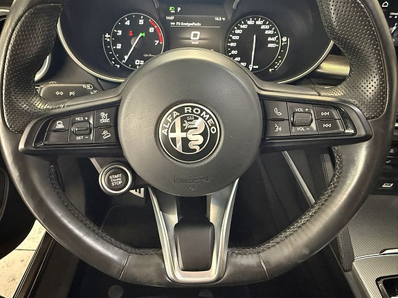 Alfa Romeo Stelvio 12 of 19