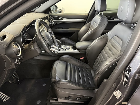 Alfa Romeo Stelvio 5 of 19